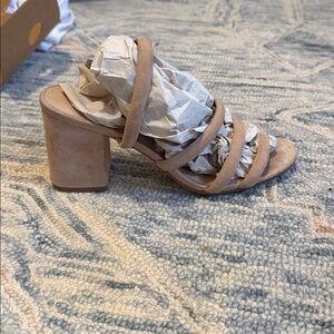 ALDO Women's Beautiful Classic Suede Slip On Block Tan Heel Sandals Size 9